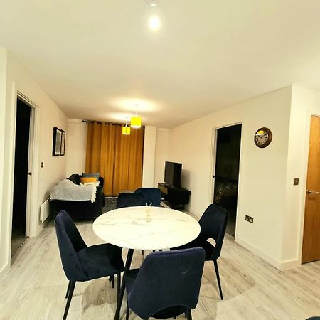 Exquisite Cosy 2-Bed Apartment In Salford Manchester Exteriör bild